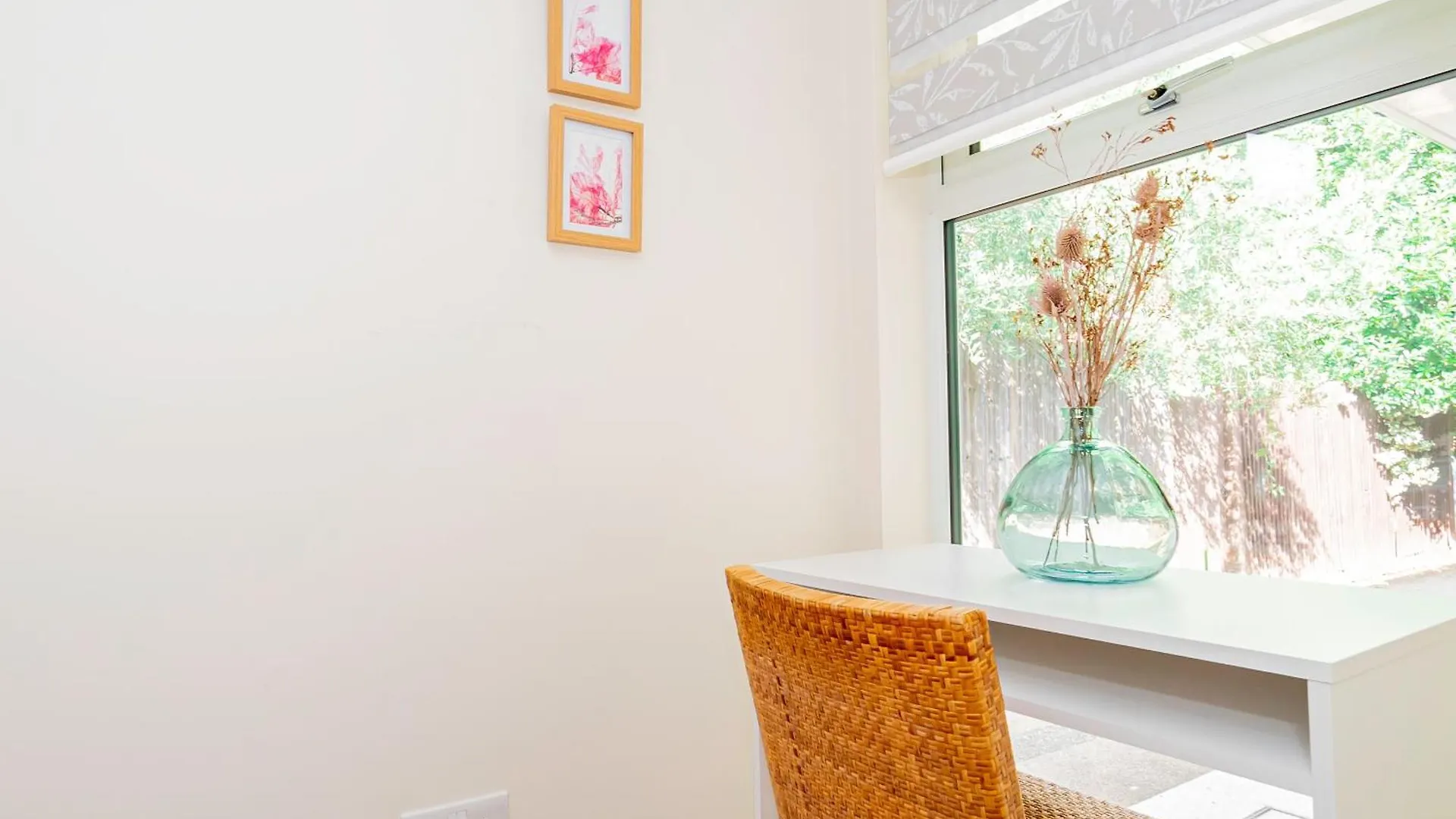 Beautiful 3 Bedrooms-2 Bathrooms 8 Minutes Walk From Hanwell Station, Sleeps 7 格林福德