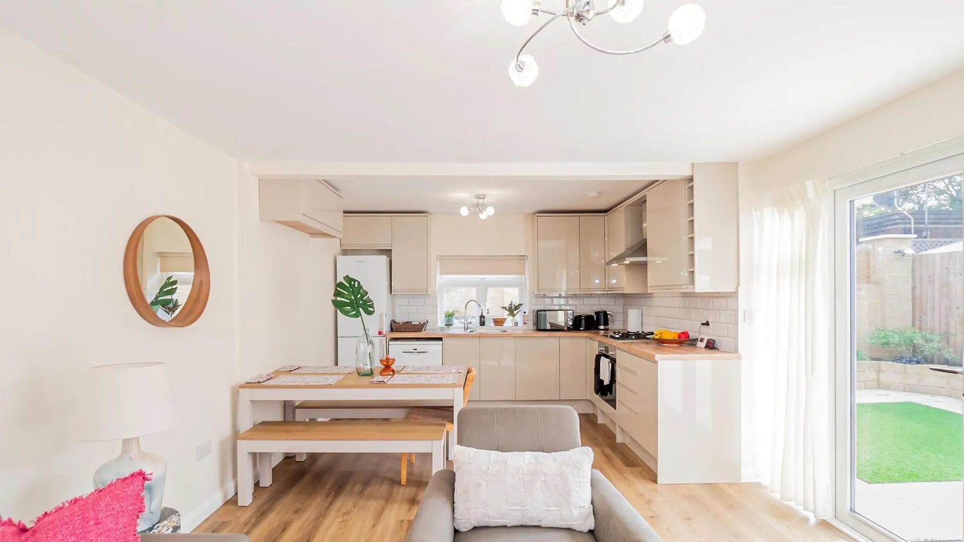 公寓 Beautiful 3 Bedrooms-2 Bathrooms 8 Minutes Walk From Hanwell Station, Sleeps 7 格林福德 英国